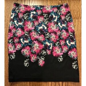 Elle Women's Flower Pencil skirt size 10 zipper in the back